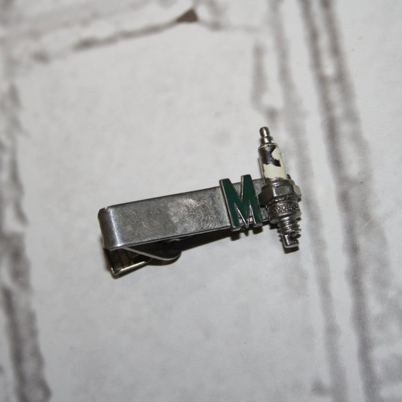 ⚙️ Silver “M” Spark Plug Tie Clip · 1.25" ⚙️ - Picture 3 of 6